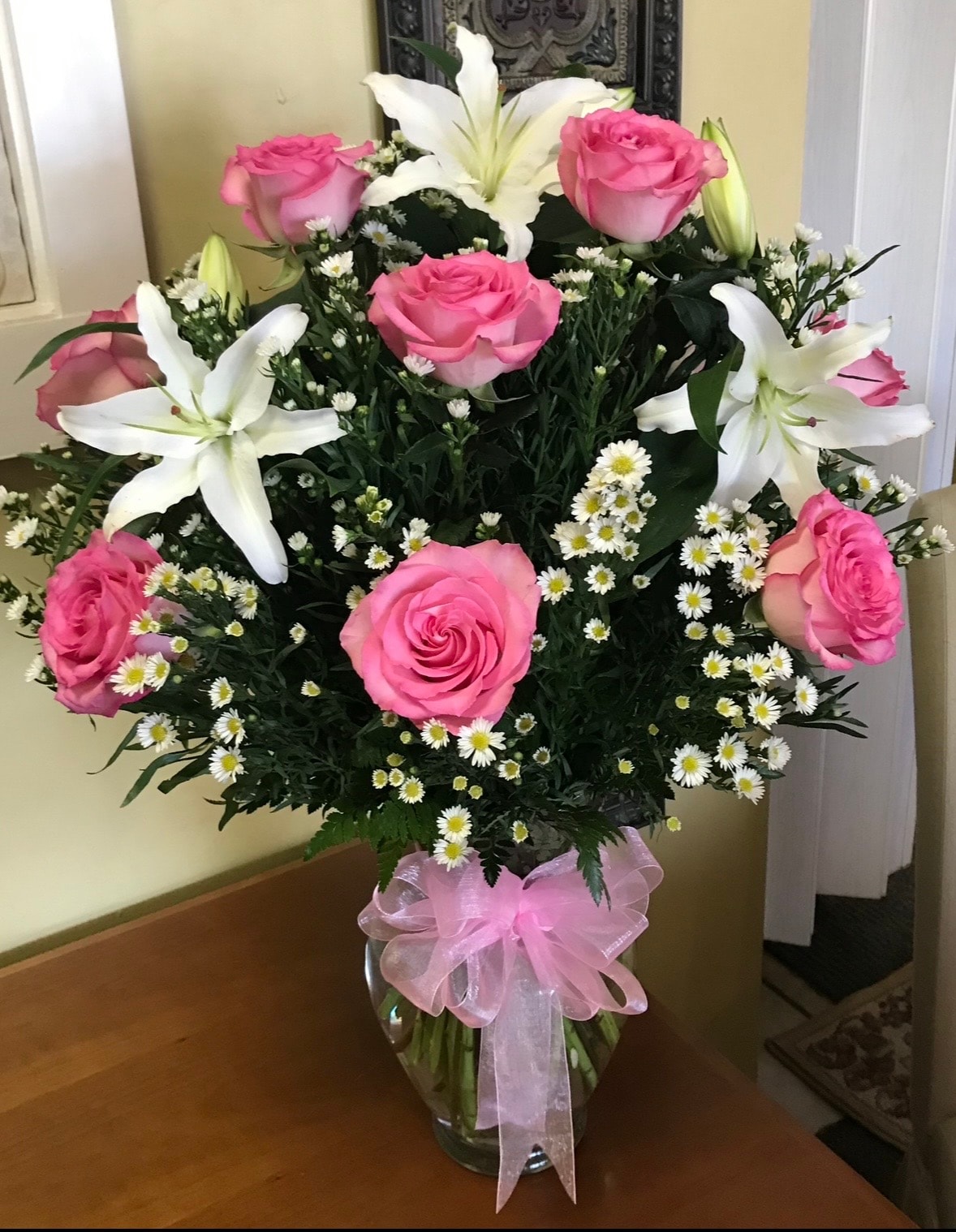Everyday floral arrangement with pink roses, white lilies and white daisies